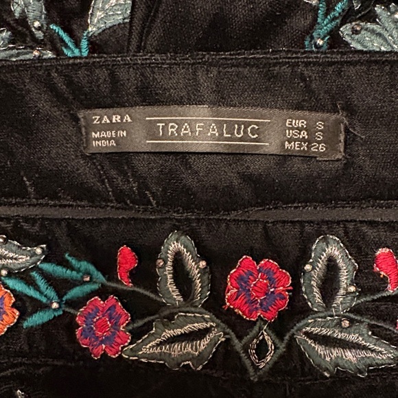 Zara Trafaluc  Embroidered Floral Black Shorts S - Picture 6 of 6